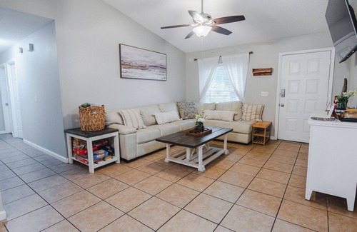Kissimmee House | Spacious Vacation Home 20 min from Theme Parks!