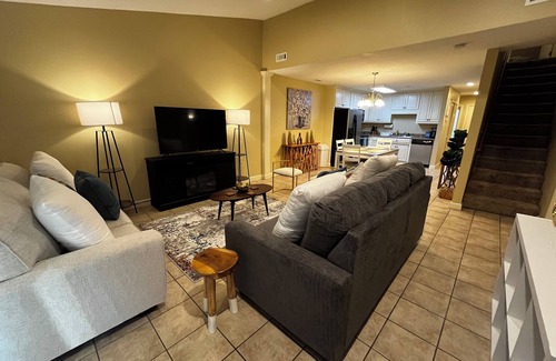 Valdosta House | Spacious Valdosta Townhouse