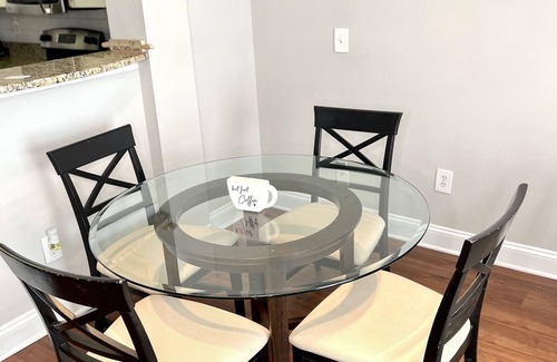 SoNo Apartment | Spacious & Vibrant | Heart of Midtown | FREE park