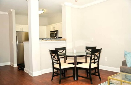 SoNo Apartment | Spacious & Vibrant | Heart of Midtown | FREE park