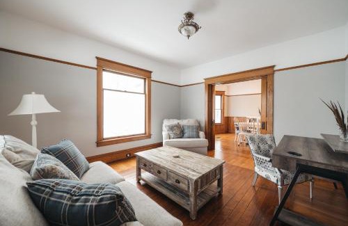 Williamsburg House | Spacious Victorian 5 BDR Broomhead Farmhouse - 5721