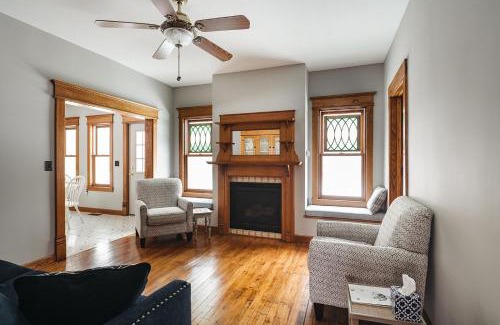 Williamsburg House | Spacious Victorian 5 BDR Broomhead Farmhouse - 5721