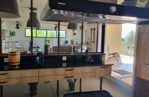 Pertuis House | Spacious VILLA 286 m2 overlooking the Sainte Victoire, garden, swimming pool.