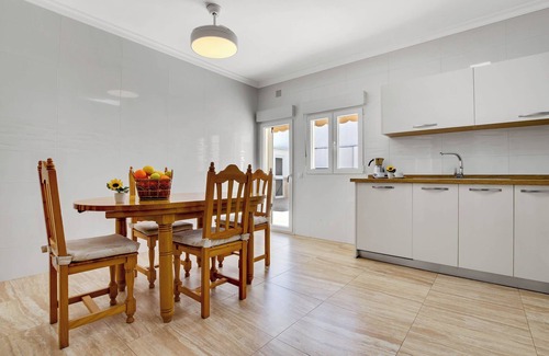 Churriana Ski Chalet | Spacious villa 5 min from the airport. Ideal for families and large groups