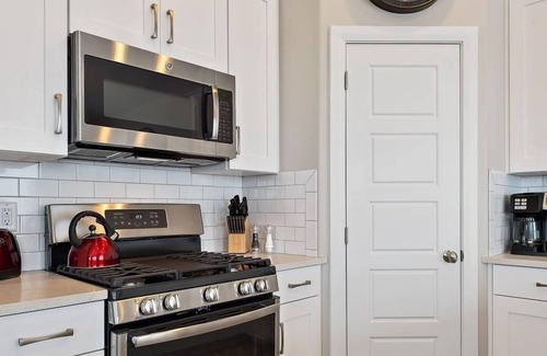 Sienna Hills House | Spacious Villa 5 minutes to Lake State park by Redawning