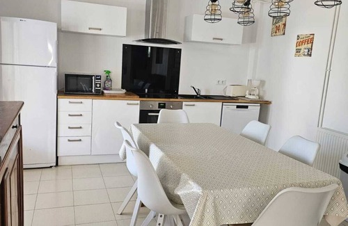 L'Escala House | Spacious villa in a quiet area with pleasant pool area