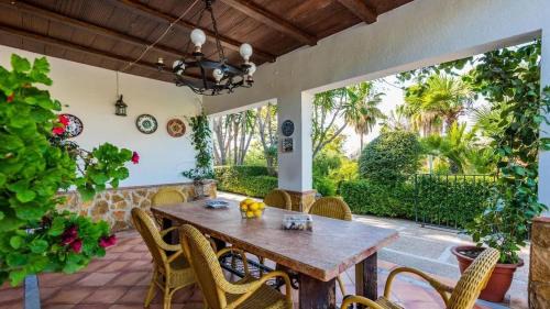 Villamartin Villa | Spacious villa with private pool in Villamartin