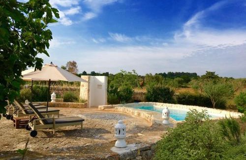 Alberobello Villa | Spacious villa with pool in Bari 100 m² - Lush garden