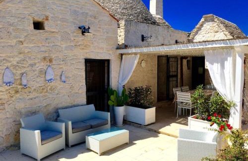 Alberobello Villa | Spacious villa with pool in Bari 100 m² - Lush garden