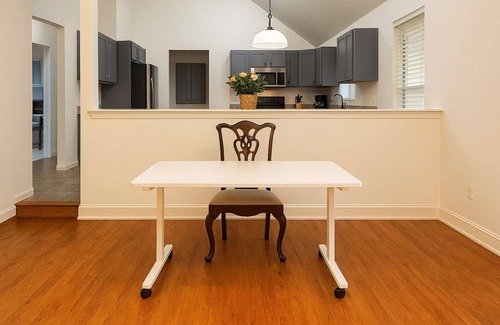 Stone Mountain House | Spacious w/2-family rooms, 3-bedroom, WiFi, nearby Stone Mountain & other parks