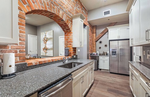 Central Business District Apartment | 🥂Spacious Warehouse District Condo with Balcony 🥂 | The French 75