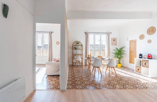 Pertuis Apartment | Spacious, warm and comfortable apartment