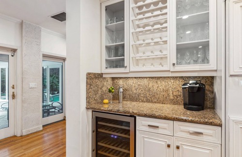 Birch Park Finger Streets House | Spacious Waterfront 5-bedroom house w/pool/spa. Walk to Fort Lauderdale Beach