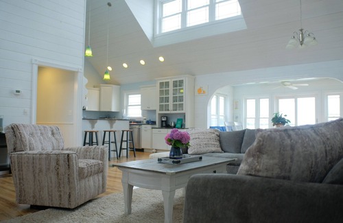 Cambridge House | Spacious waterfront home with amazing views, private pier, fishing and crabbing.