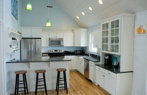 Cambridge House | Spacious waterfront home with amazing views, private pier, fishing and crabbing.