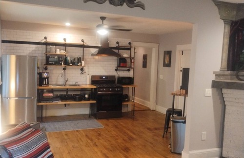 West End House | Spacious West End Atlanta studio with chefs kitchen, exotic bath, porch and WiFi