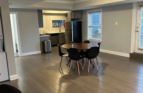 Pulaski Park Condo | Spacious Wicker Park Hideaway with Parking!