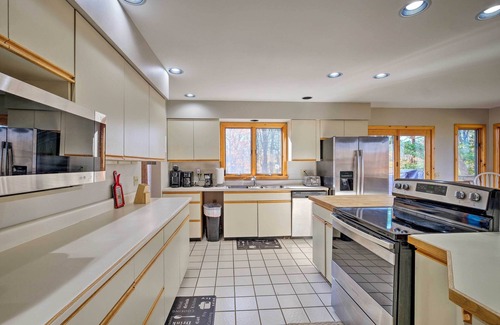 Wilmington House | Spacious Wilmington Home w/Game Room & Deck!