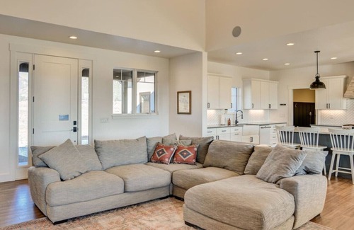 Buena Vista House | Spacious with Hot Tub AC Theatre and Arcade