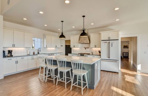 Buena Vista House | Spacious with Hot Tub AC Theatre and Arcade