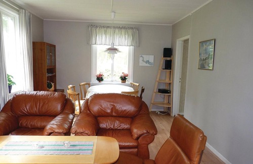 Algaras House | Spacious wooden cottage in a quiet location with a view of lake Sisjön.