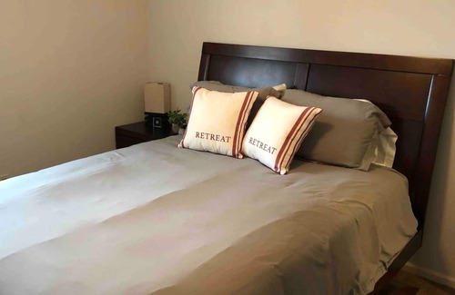 Grandview House | Spacious3BRKing-15minPlaza&Stadium upper only