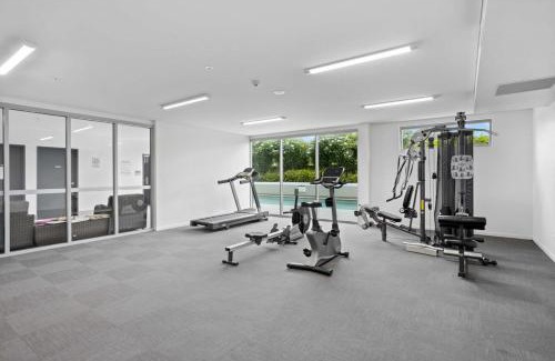 Toowong Apartment | Spaciously Bright 1-Bed Apartment