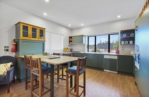 Hanmer Springs House | Spacoius accommodation. Central village location, 400m from the pools.