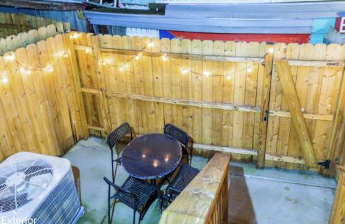 North Philadelphia East Apartment | Spacy 4br4brpatiocribwdpingpongsleeps12