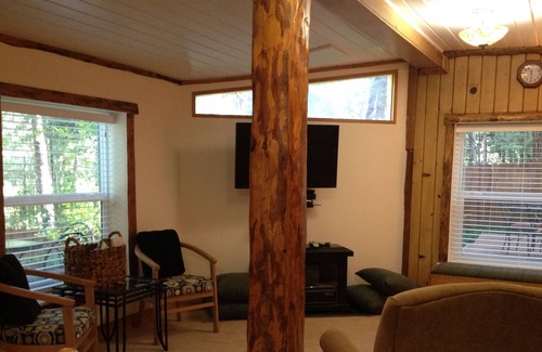 Quincy Cottage | Spanish Creek Cottage Private Waterfront Year Round