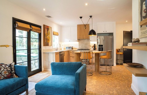 Burbank House | Spanish-style garden bungalow!