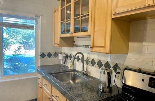 Bay-O-Vista House | Spanish Vila Hidden Gem in heart of Bay O Vista n