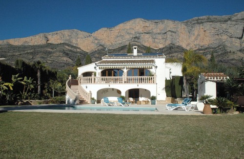 Ermita Villa | Spanish villa with private pool, garden, air conditioning, terraces. Family-friendly.