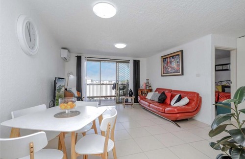 Kings Beach Apartment | Spanish Villas Unit 6, 3 Skyes Ave, Kings Beach