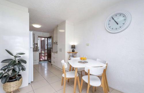 Kings Beach Apartment | Spanish Villas Unit 6, 3 Skyes Ave, Kings Beach