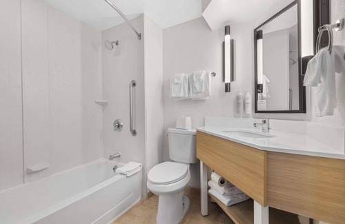 Briargate Hotel | Spark by Hilton Colorado Springs I 25 Central