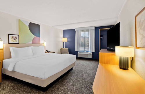 Daleville Hotel | Spark by Hilton Daleville Roanoke North