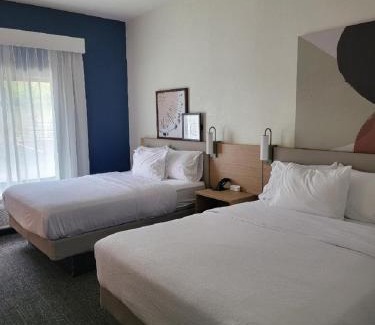 Erie Hotel | Spark by Hilton Erie