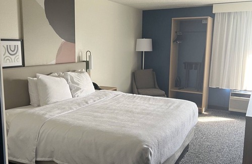 Ashwaubenon Hotel | Spark by Hilton Green Bay