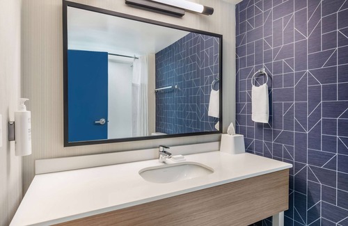 Roanoke Hotel | Spark by Hilton Roanoke Airport