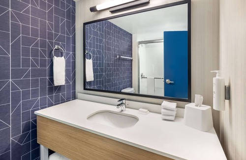 Roanoke Hotel | Spark by Hilton Roanoke Airport