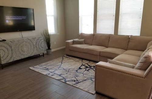 East Roseville Parkway House | Sparkling 3-br house near Kaiser and Sutter Roseville