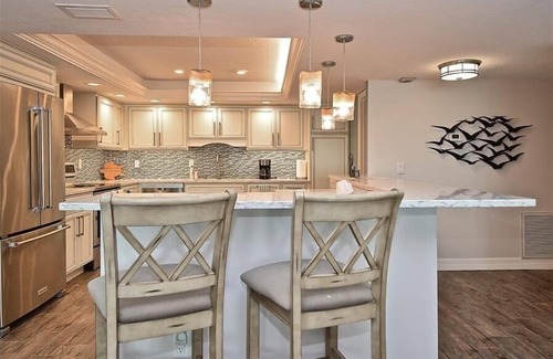 Siesta Key Apartment | Sparkling Clean Beachfront Condo at Fishermans Haven - Private Beach! FH 703