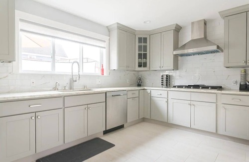 Pacifica House | Sparkling Clean Newly Built Luxury Ocean View 5 BR/3 BA Near SF/SFO+Free Parking