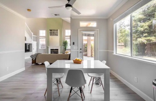 Clovis House | Sparkling Family Home in Clovis -walking distance to restaurants and shopping