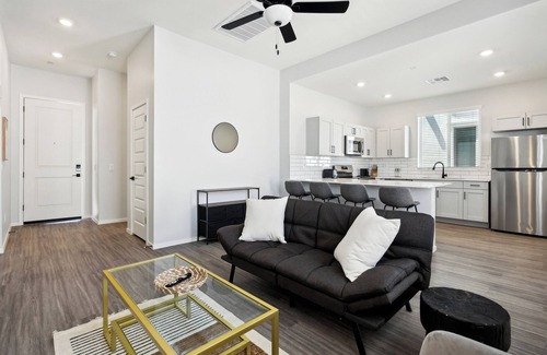 Sundance House | Sparkling Modern Home with Pool BBQ
