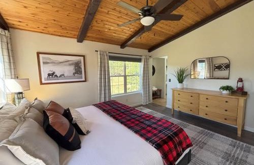 Mountainaire House | Sparrow Nest Hideaway 5BR Home with Hot Tub