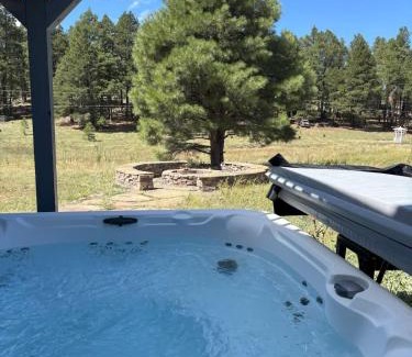 Mountainaire House | Sparrow Nest Hideaway 5BR Home with Hot Tub