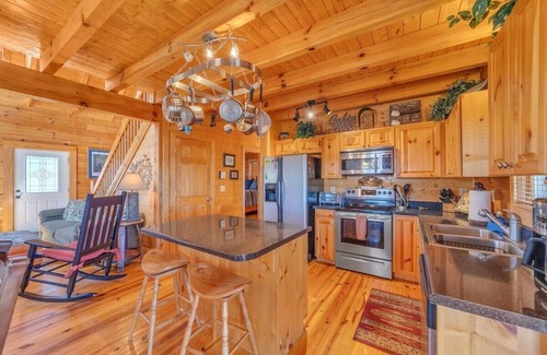 Lake Lure Cabin | Sparrow's Nest 2 Bed Cabin located in Peaceful Gated Community with lake access