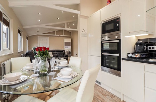 Icklesham Cottage | SPARROWS DEN LODGE, country holiday cottage in Winchelsea Beach